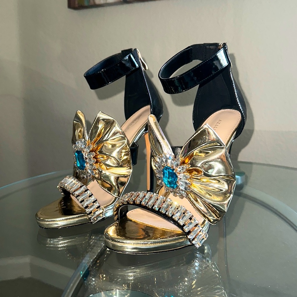 AZALEA WANG - GOLD RHINESTONE BOW SZ 8